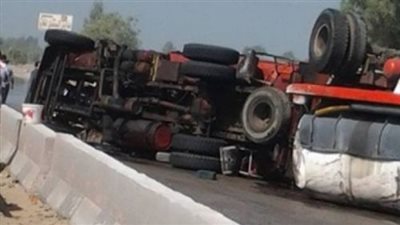 انقلاب سيارة مواد بترولية أعلى الدائري 