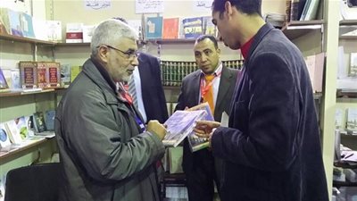 جناح الأزهر بمعرض الكتاب يوزع مجلة  وكتابين هدية على الزوار