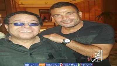 عمرو دياب يشاهد 