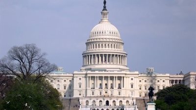 عاجل ..المدعي العام لولاية واشنطن يطالب بتعليق العمل بقرارات ترامب بشأن الهجرة