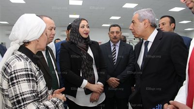 وزير الصناعة من دمياط: الوزير أعلن تشغيل المصانع المتعثرة وتفقد مدينة الأثاث.. والإنتهاء من 22 ورشة صغيرة 