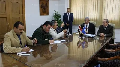 وزير الصناعة من دمياط: نسعى لتمليك صغار الصناع في مدينة الأثاث (صور) 