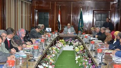 إحالة مدير مخازن ديوان محافظ الدقهلية للتحقيق بسبب التقصير في العمل (صور)