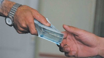 هل يجوز سداد الدين عن طريق قرض من البنك؟ (فيديو)