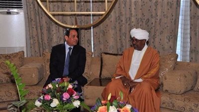 البشير يبحث مع السيسي تعزيز العلاقات وتنحية الخلافات
