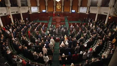 برلمان تونس يمنح الجيش والامن حق الاقتراع في الانتخابات البلدية