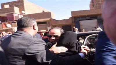 المرأة التي أوقفت موكب السيسي بأسوان: كان هدفي رد شرفي بلقاء الرئيس