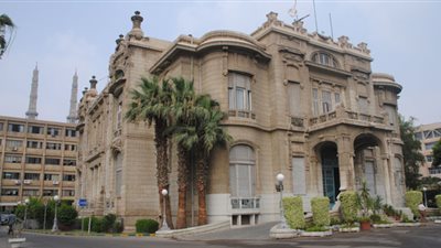 نائب رئيس جامعة عين شمس يفتتح الندوة التثقيفية بمعرض الكتاب 