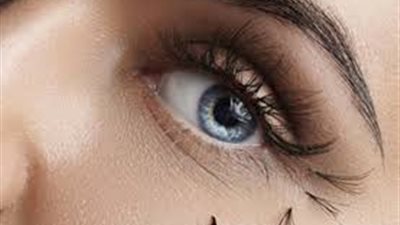 5 وصفات طبيعية لمنع تساقط الرموش..أهمها الفازلين