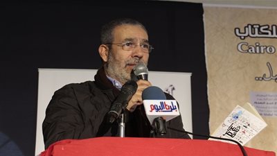 مدحت العدل يتحدث عن الشخصيات التي كتب عنها في ديوانه 