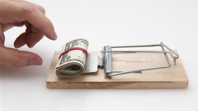 ماذا عليكِ أن تفعلي لو كان الزوج بخيلاً ؟