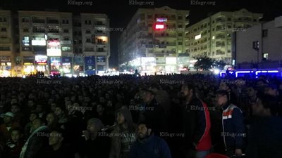 أجواء من الترقب والتفاؤل تسيطر على مئات المشجعين بميدان الحصري (صور)