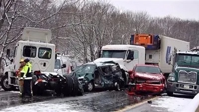 اليابان: عاصفة ثلجية تتسبب في تصادم 25 سيارة