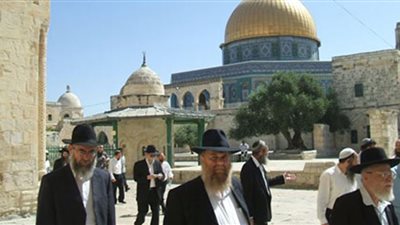 مستوطنون يقتحمون المسجد الأقصى وسط حراسة مشددة من قوات الاحتلال