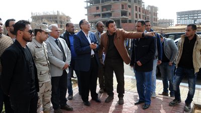 وزير الإسكان: 