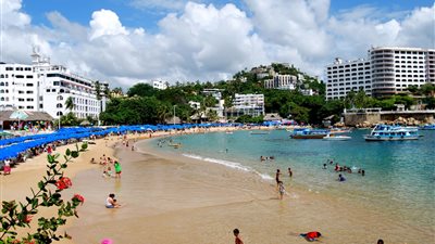 شرطة الأرجنتين تعتقل العشرات من النساء العاريات على الشواطىء