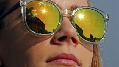 امرأة تنشر رسالة استغاثة من 