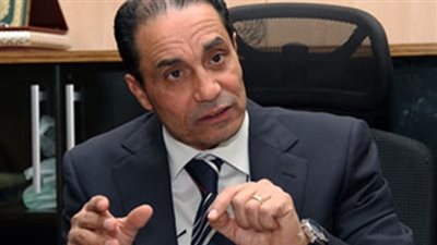 مكرم محمد يحرج مذيعة بالتلفزيون لمقاطعتها الكثيرة لـ