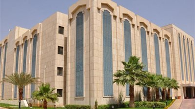 تعرف على 14 وظيفة لا يشملها قرار إيقاف البدلات