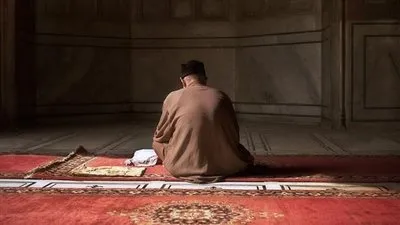 كيف أتعامل مع تقصيري في العبادة؟ (فيديو)