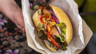 دراسة أمريكية تحذر: ثلث أغلفة السندويشات مسرطنة