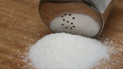 لن تصدقي ماذا يحدث عند وضع الملح في الشامبو قبل الاستحمام !