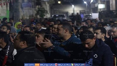 أصحاب المقاهي يحصدون الأموال في نهائي 