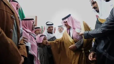 أمير الباحة يؤدي صلاة الميت على 