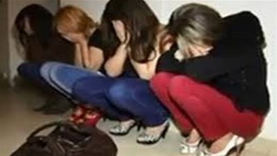 حبس 4 ساقطات وصرف 4 خليجيين تم ضبطهم أثناء ممارسة الدعارة في الهرم