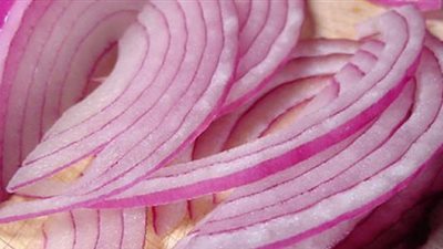 دراسة: البصل يساعد على التخلص من الشعر الأبيض !