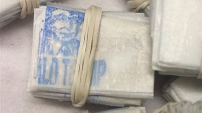 ضبط أكياس من المخدرات عليها صور لترامب في فلوريدا 