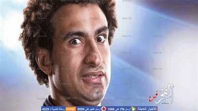 علي ربيع  يأكل 