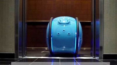 روبوت جديد يتبع صاحبه كمرافق له