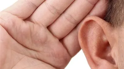 الفقدان المفاجئ للسمع يتطلب التحلي بالهدوء