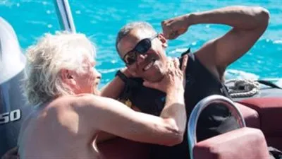 شاهد.. بالمايوه أول ظهور لأوباما بعد مغادرته البيت الأبيض (صور)