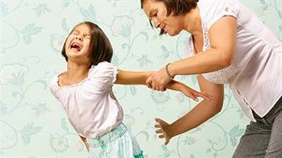 إحذري.. هذه التصرفات تدمر علاقتك بطفلك !