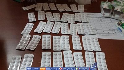 ضبط عملات معدنية وأشرطة ترامادول قبل تهريبها بمطار القاهرة