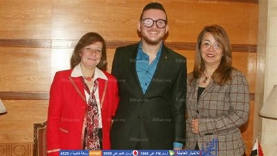 غادة والى تلتقي الطالب جون رفلة من ذوي الإعاقة السمعية 