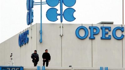 هبوط أسعار النفط بسبب زيادة أمريكية وتباطؤ صيني
