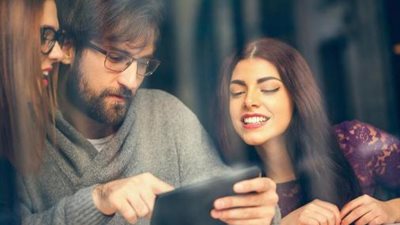 جدعنة ومفيش نفسنة.. لصداقة الفتاة بالشباب فوائد آخرى.. وإحدهن: 