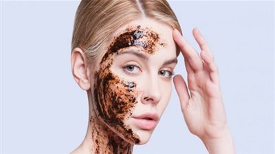 أقنعة القهوة.. خلطات سحرية لتجديد شباب بشرتك!