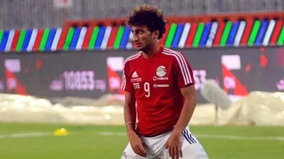 عمرو وردة يرتدي قميص 