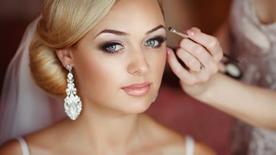7 نصائح فعّالة للحفاظ على ثبات مكياجك يوم الزفاف