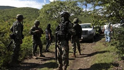 جنود مكسيكيون يقتلون 12 عضوا من عصابات المخدرات في معركة غرب البلاد