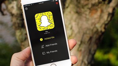 اقتحام خصوصية المستخدم وابتزازه.. ثغرة خطيرة في تطبيق سناب شات !