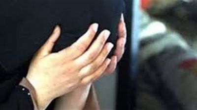 حبس أم وزوجها في الدقهلية لتعذيب نجلتها بالماء المغلي 