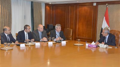  وزيرالصناعة يبحث مع المدير الإقليمي لشركة كارجيل الخطط الاستثمارية في مصر