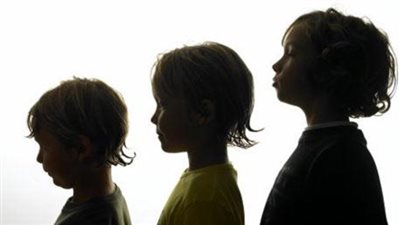 دراسة تكشف أن الابن البكر أذكى من أشقائه الآخرين