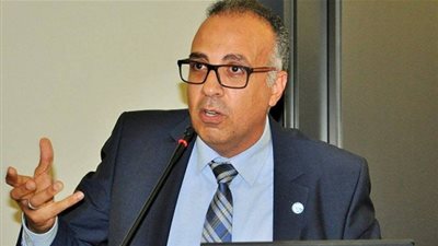 مرشح لتولي حقيبة 