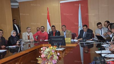 محافظ كفرالشيخ يبحث آليات تفعيل توصيات مؤتمر الشباب (صور)